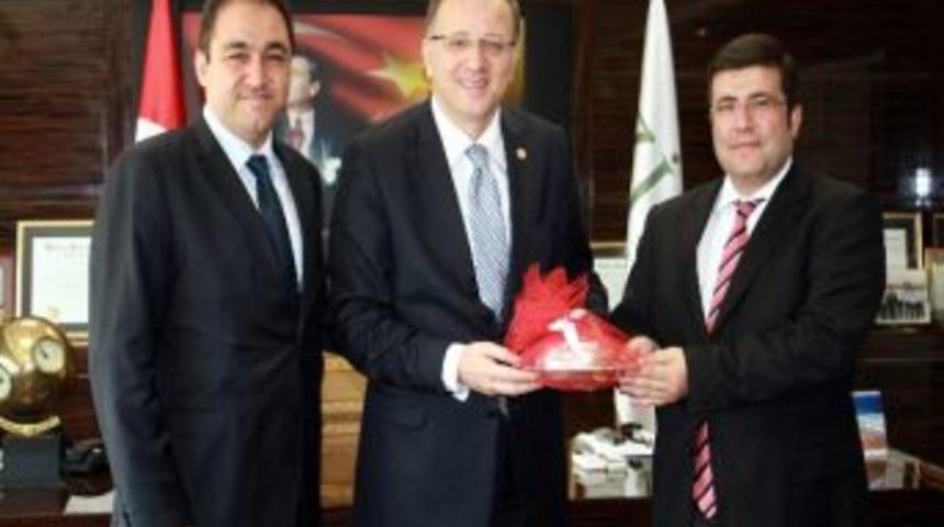 Milletvekili Ko&ccedil;er&rsquo;den Zirve &Uuml;niversitesi'ne Ziyaret