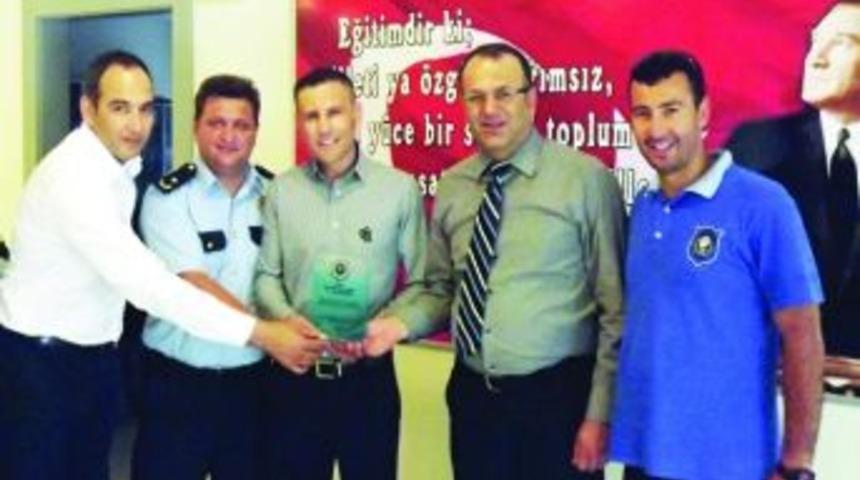 Sakızoğlu&rsquo;ndan Anlamlı Destek