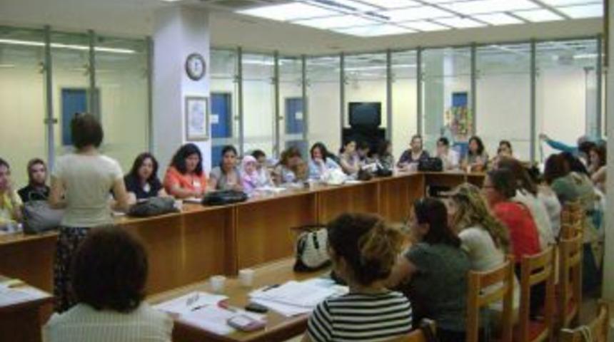 Hem Öğrenciler Hem Aileleri Eğitiliyor