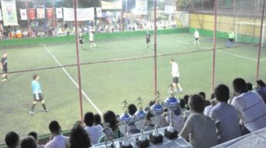 Ali İrfan B&uuml;y&uuml;kbaş Futbol Turnuvasında Medikar Hastanesi Şampiyon Oldu