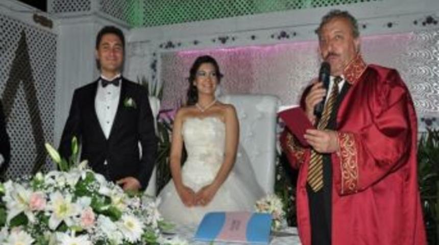 Aynı Adliyede G&ouml;rev Yapan Savcı Ve Bayan Hakim D&uuml;nya Evine Girdi