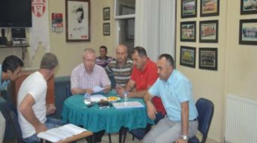Yeni &Ccedil;anspor Kongresinde Kemal Y&uuml;ksel Ve Y&ouml;netimi G&uuml;ven Tazeledi