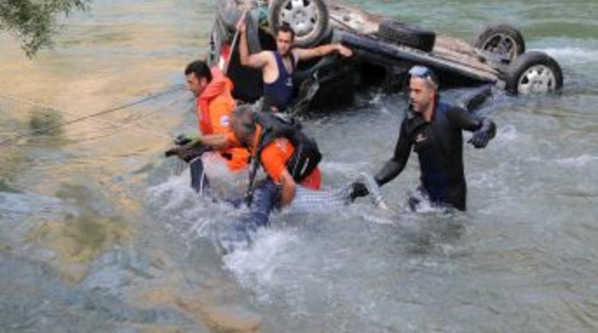 Mıcıra Kapılan Otomobil P&uuml;l&uuml;m&uuml;r Nehri'ne U&ccedil;tu: 1 &Ouml;l&uuml;