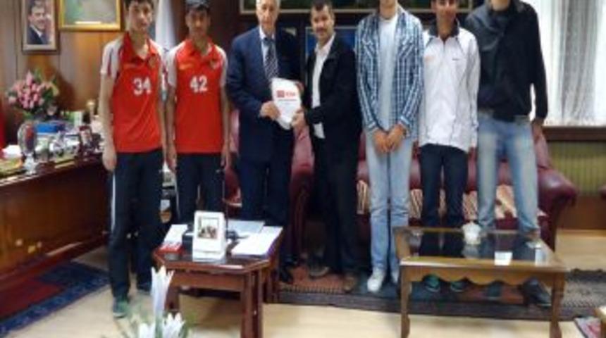 Lalezarspor, Başkan Dede'yi Ziyaret Etti