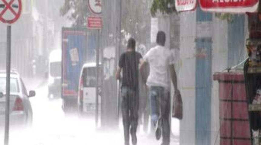 Ulaş Beldesi Sağanak Yağmura Teslim Oldu