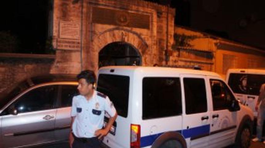 Fatih'te Camiye Giren 4 Kişi Polisi Alarma Ge&ccedil;irdi