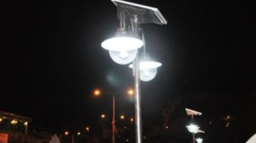 Sokak lambaları g&uuml;neş enerjisiyle &ccedil;alışıyor