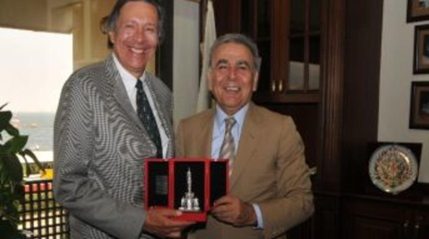 Kolombiya B&uuml;y&uuml;kel&ccedil;isi&rsquo;nin İzmir Sevdası