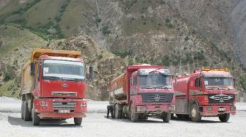 Hakkari&rsquo;de Duble Yol &Ccedil;alışmaları S&uuml;r&uuml;yor