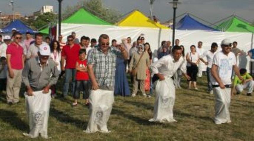 Geleneksel Oyunlar Şenliğe Renk Kattı