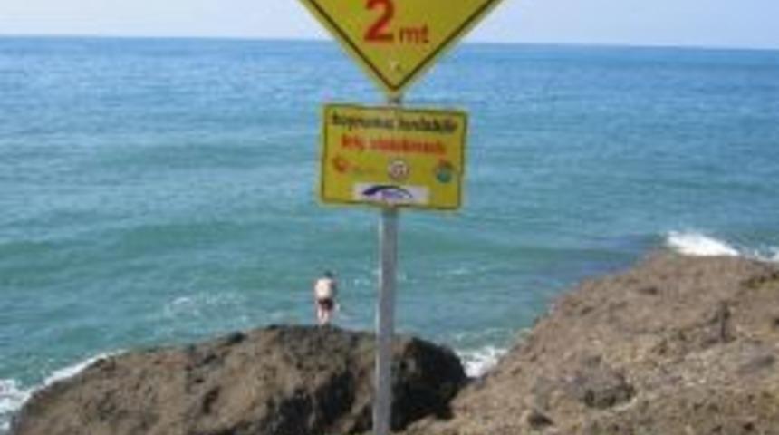 Giresun&rsquo;da Plajlarda Vatandaşlar Tabelalar İle Uyarılıyor