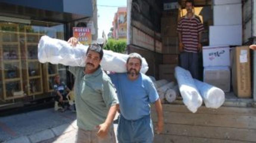 Hamallar Taşıdıkları Y&uuml;k Ve Sıcaktan Değil Durgun Giden İşlerden Şikayet&ccedil;i