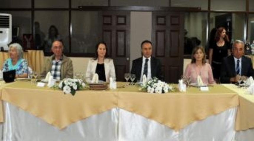 Vali Altıparmak, Olgunlaşma Enstit&uuml;s&uuml; Defilesini İzledi