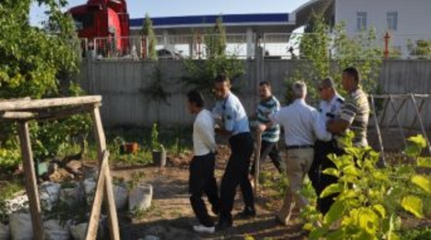 Ev Sahibinden Hırsıza Su&ccedil;&uuml;st&uuml;