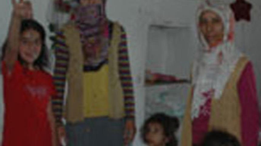 6 yıldır yılanlarla yaşıyorlar