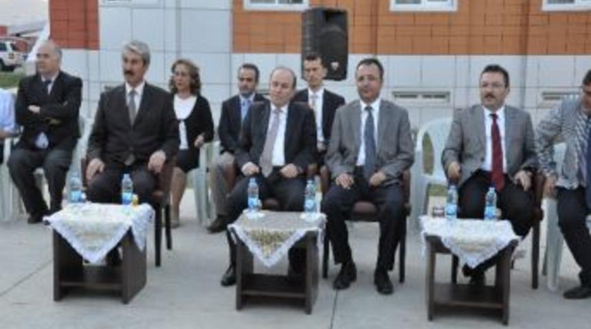 Vali &Ouml;zt&uuml;rk, Erzurum&rsquo;a Gelen &Ouml;ğrencilerle Biraraya Geldi