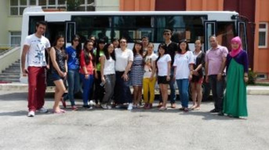 Kazak &Ouml;ğrencilere Tarihi Gezi