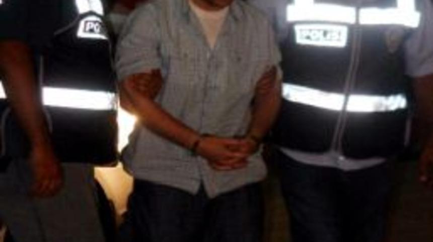 Kavga Edenleri Ayırırken &Ouml;len Berberin Katiline 25 Yıl