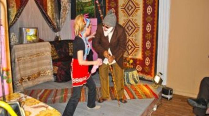 "bal Tatlısı" 15 Bin Kişiyi G&uuml;ld&uuml;rd&uuml;