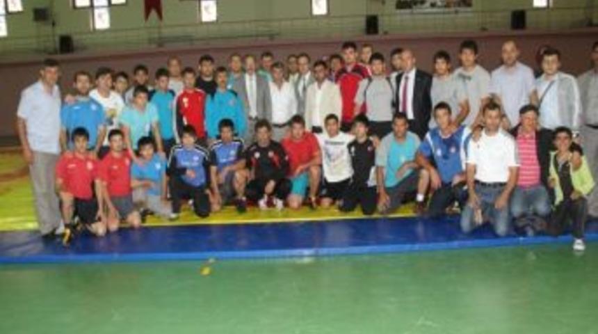 Başkan Bulutlar&rsquo;dan Milli Takıma Baklava İkramı