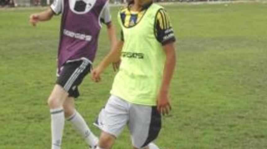 Denizli Belediyespor'da Futbolcu Se&ccedil;meleri S&uuml;r&uuml;yor