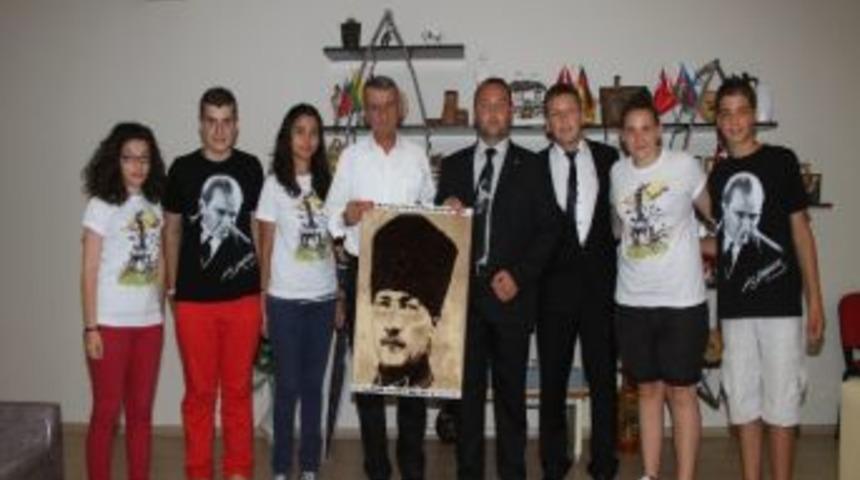 Balkan &Ccedil;ocuklar Ata&rsquo;nın İzinde