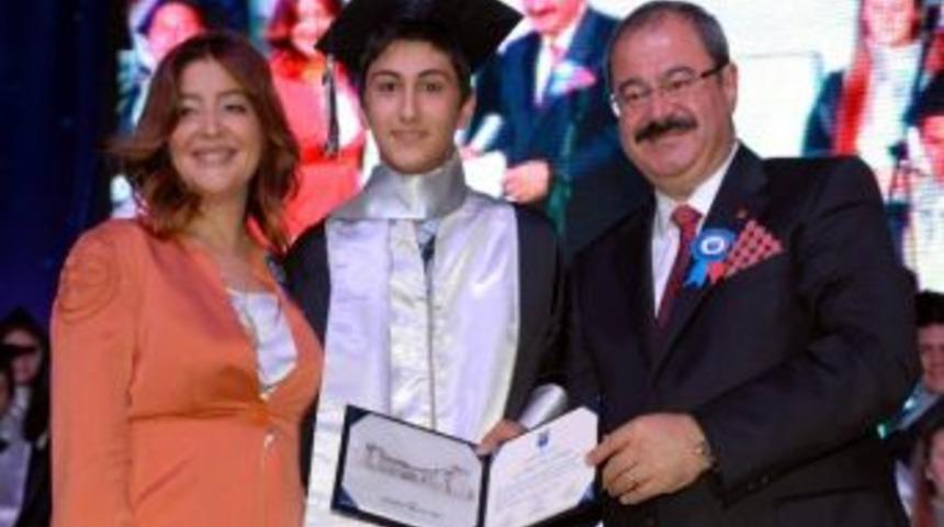 &Ouml;zel Sanko Koleji &Ouml;ğrencilerinin Mezuniyet Sevinci