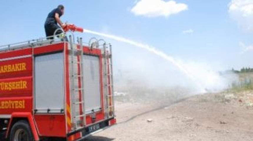 Adliye Yanındaki Yangın Korkuttu