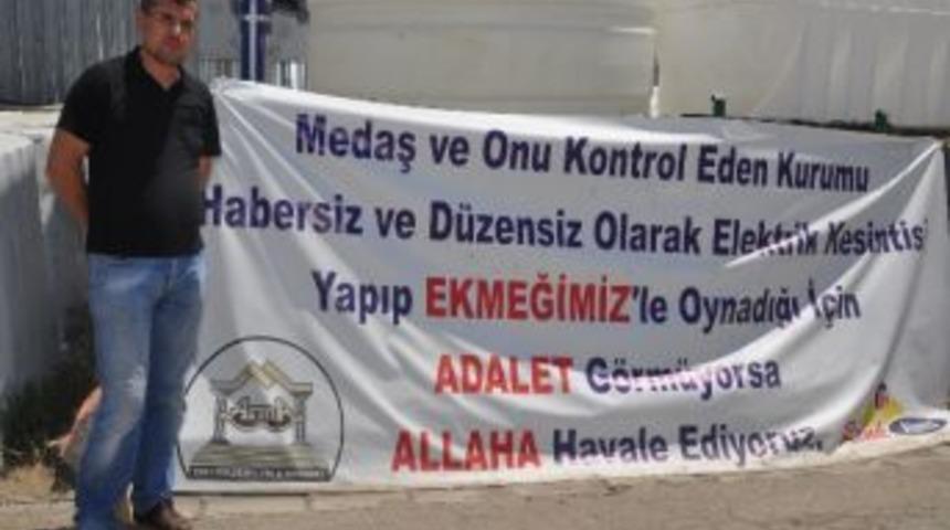 Elektrik Kesintilerine Pankartlı Tepki