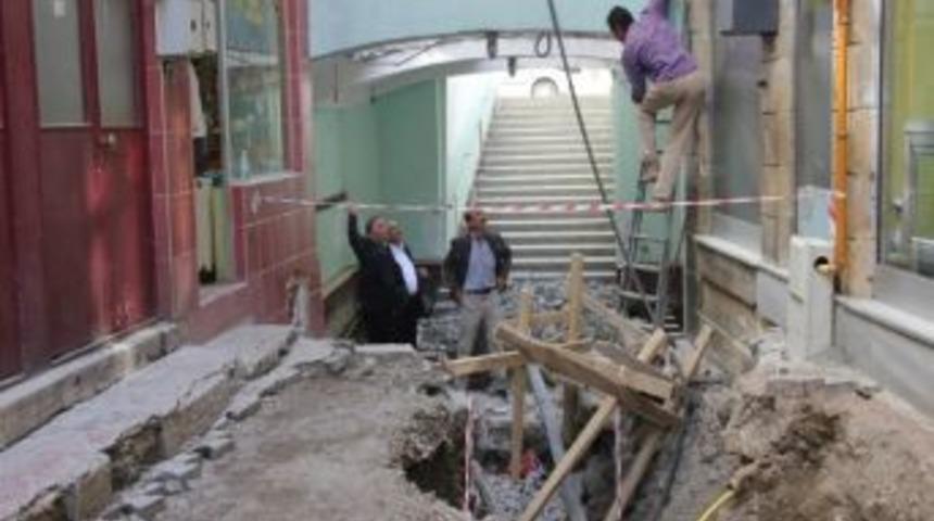 Yeni Kaldırım &Ccedil;alışmaları Hoca Ahmet Yesevi Caddesi&rsquo;nden Başladı