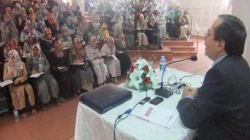 Bayan Din G&ouml;revlilerine Y&ouml;nelik 'hac Semineri' K&uuml;tahya'da Başladı