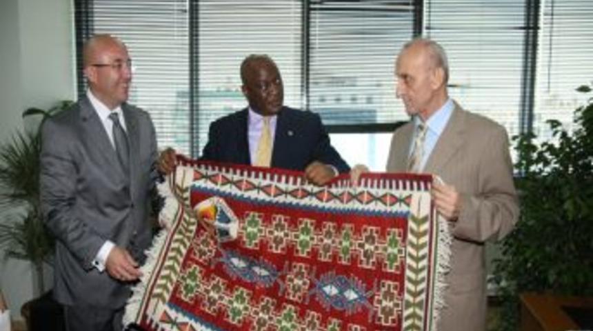 G&uuml;ney Afrika Ankara B&uuml;y&uuml;kel&ccedil;isi Vika Mazwi Khumalo Adana'da