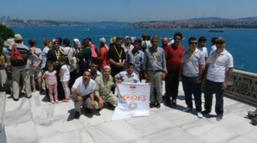 DERİKDER, &Ouml;ğrenci Velilerine İstanbul&rsquo;u Gezdirdi