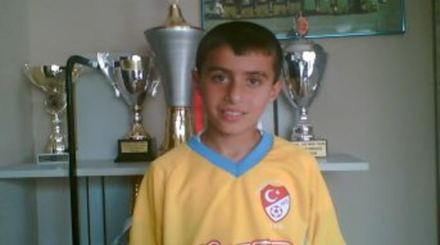 Aydınlatma Direğindeki Elektrik Akımına Kapılan &Ccedil;ocuk Hayatını Kaybetti