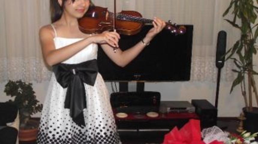 G&uuml;l&ccedil;e&rsquo;nin Hedefi D&uuml;nyaca &Uuml;nl&uuml; Bir Sanat&ccedil;ı Olmak