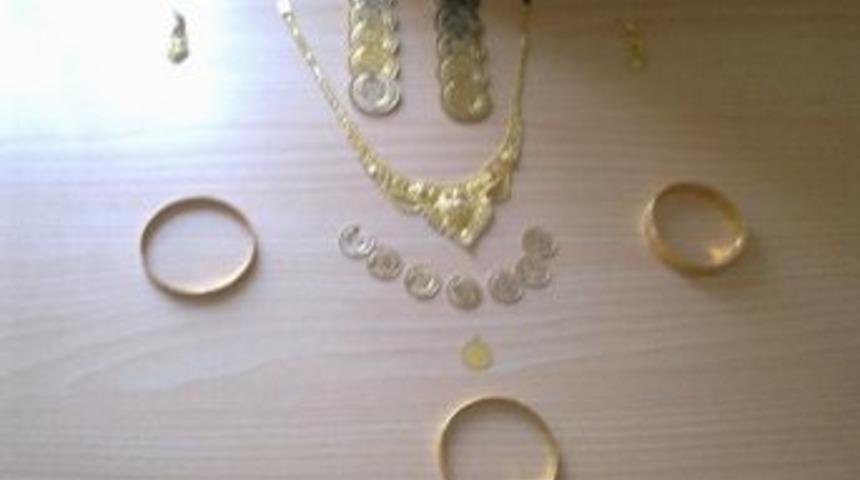 Mardin&rsquo;de Hırsızlar &Ccedil;aldıkları Altınlarla Yakalandı