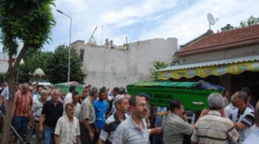 Eşi Tarafından &Ouml;ld&uuml;r&uuml;len Kadın Ve Annesi G&ouml;z Yaşları İ&ccedil;inde Toprağa Verildi