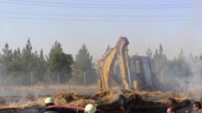 Şanlıurfa&rsquo;da Saman Y&uuml;kl&uuml; Tır Yandı