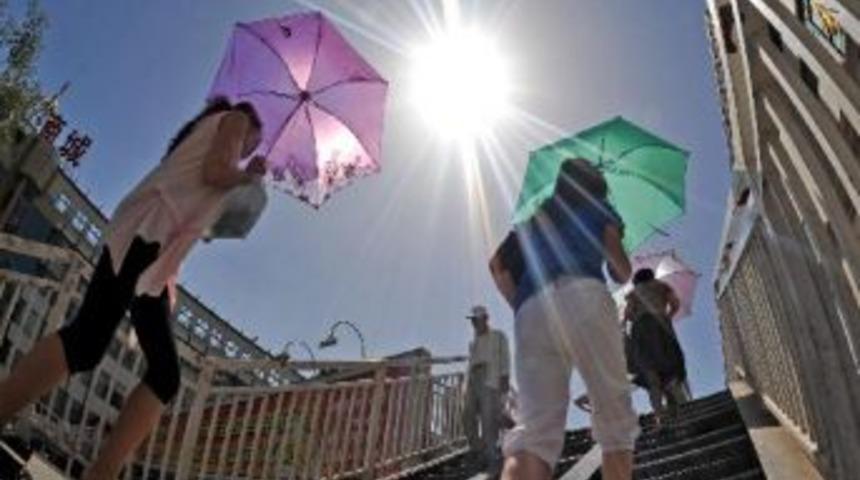 Sağlık M&uuml;d&uuml;r&uuml;l&uuml;ğ&uuml;&rsquo;nden Aşırı Sıcaklara Karşı Şemsiye Tavsiyesi