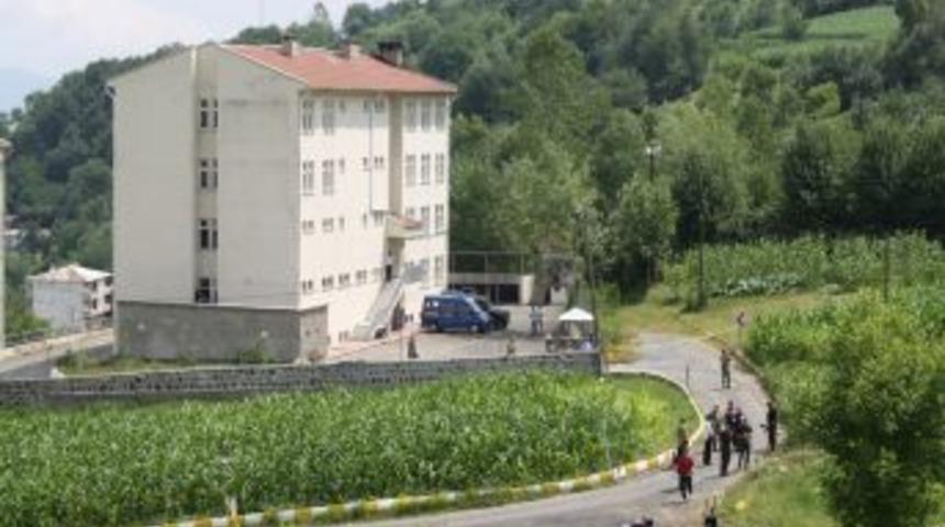 Vali Kızılcık: Bomba Ter&ouml;r &Ouml;rg&uuml;t&uuml;n&uuml;n Işi