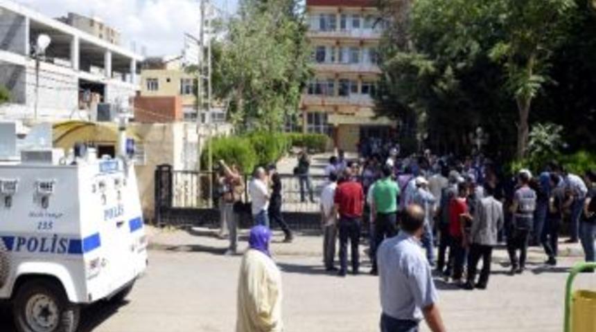 Şanlıurfa'da Polisten G&ouml;stericilere M&uuml;dahale