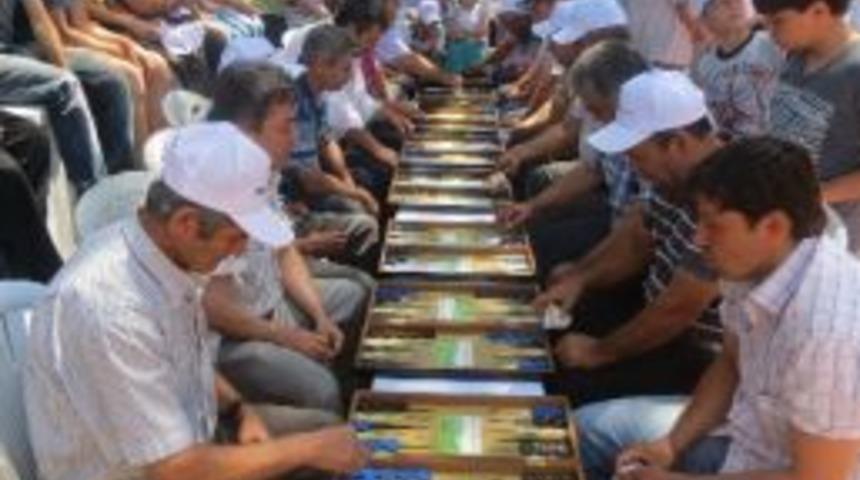 Akhisar'da Tavla Turnuvası B&uuml;y&uuml;k İlgi G&ouml;rd&uuml;