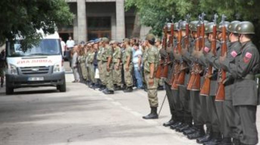 Şehit İ&ccedil;in Diyarbakır&rsquo;da T&ouml;ren D&uuml;zenlendi