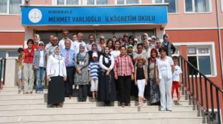 Ev Hanımları Yaptıkları El Işlerini Sergiledi