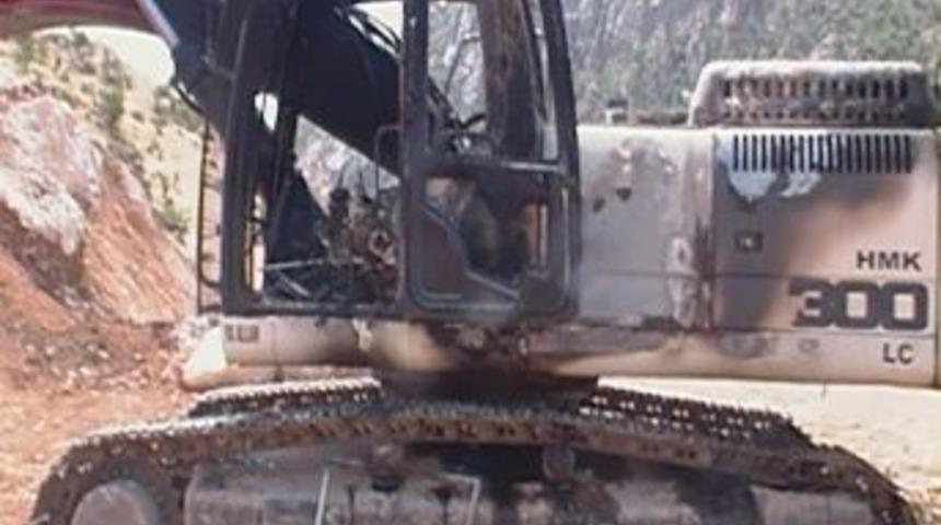 Şırnak'ta Ter&ouml;r Tehdidine Rağmen Yol Yapım &Ccedil;alışmaları Devam Ediyor