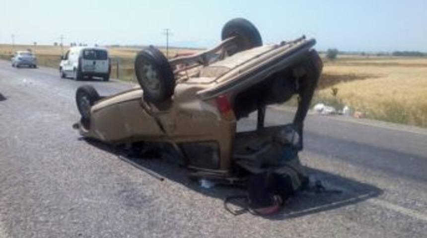 H&uuml;y&uuml;k&rsquo;te Otomobil Devrildi: 4 Yaralı