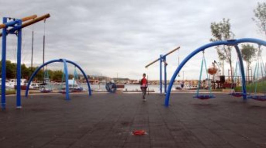 B&uuml;y&uuml;klerin Dadandığı &Ccedil;ocuk Parkı 18 G&uuml;n Sağlam Kalabildi