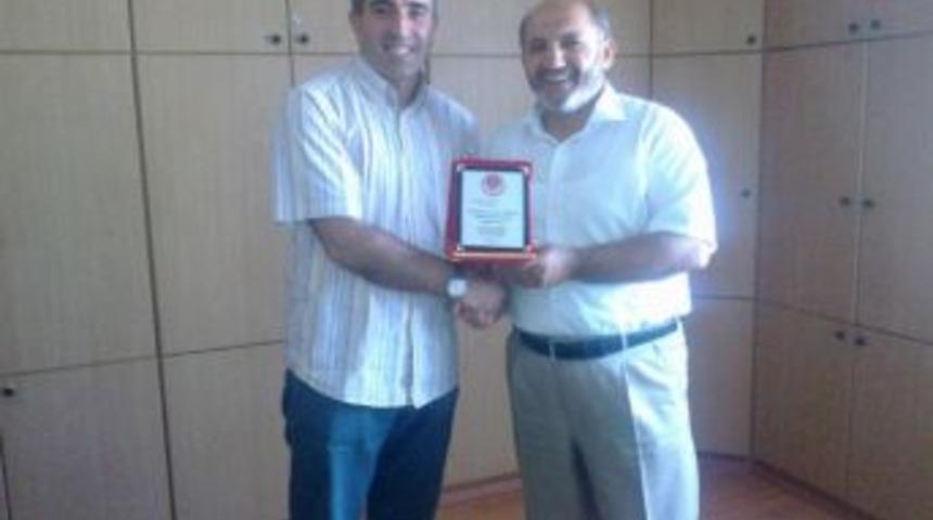 &Ccedil;imder`den M&uuml;ft&uuml; S&ouml;ğ&uuml;t`e Teşekk&uuml;r Plaketi