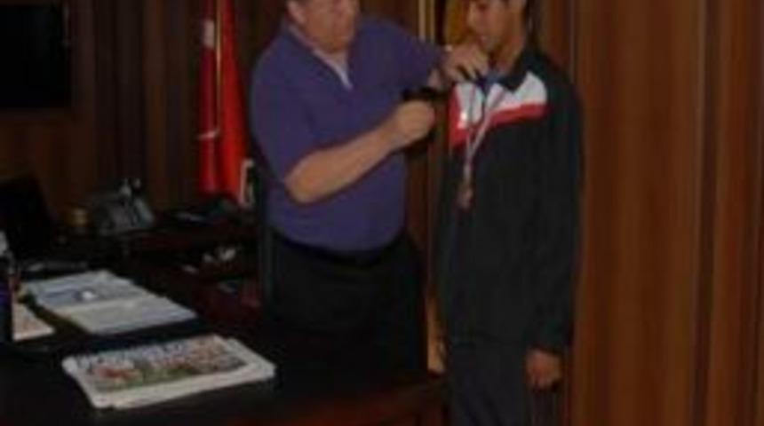 Mersinli Boks&ouml;r&uuml;n Başarısı