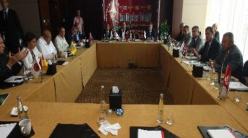 Kul&uuml;pler Birliği &Uuml;yelerinden Aziz Yıldırım&rsquo;a Destek